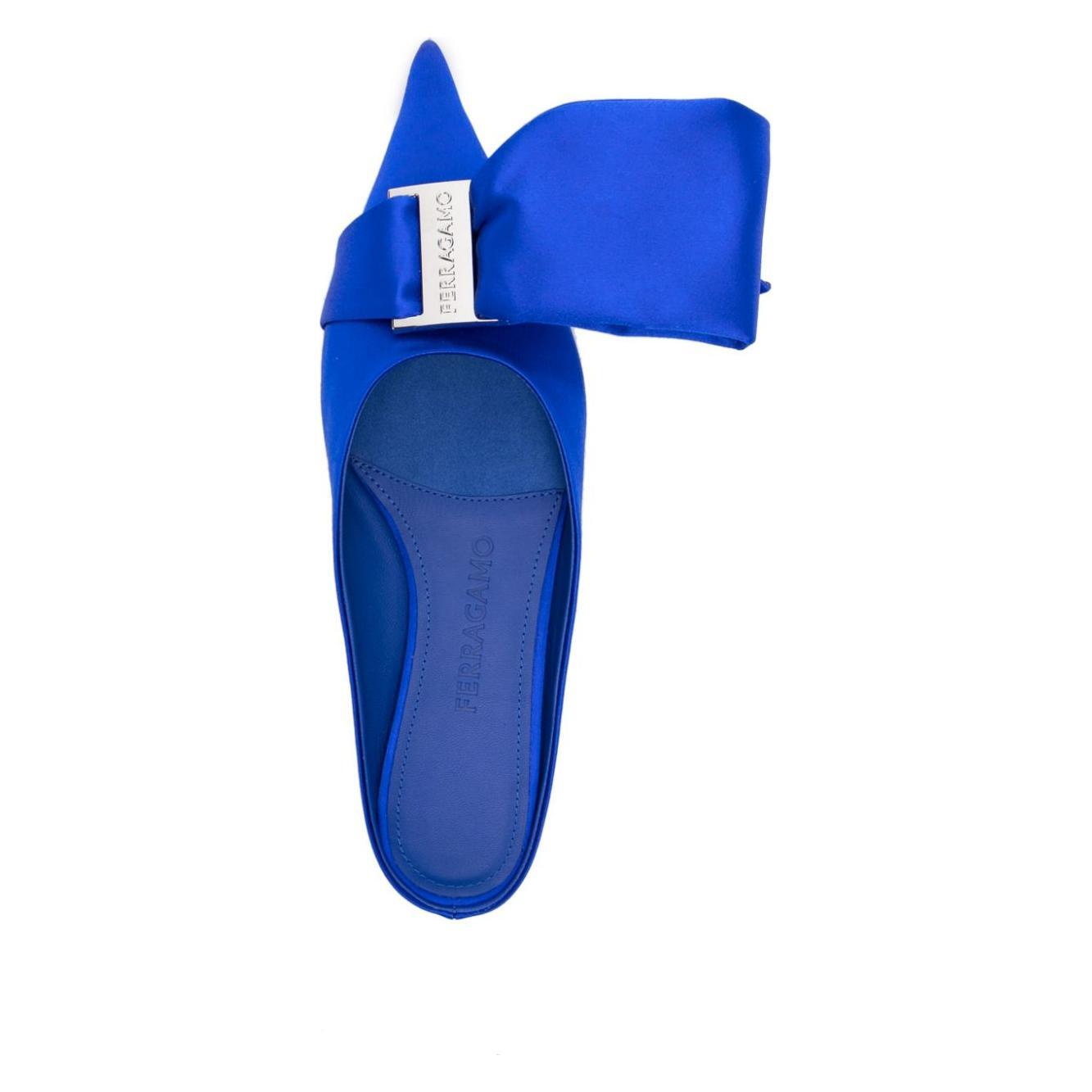 Ferragamo asymmetric-bow Satin Mules 01F792762983004