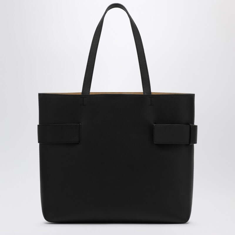Front view with bag zipped and handles upright.