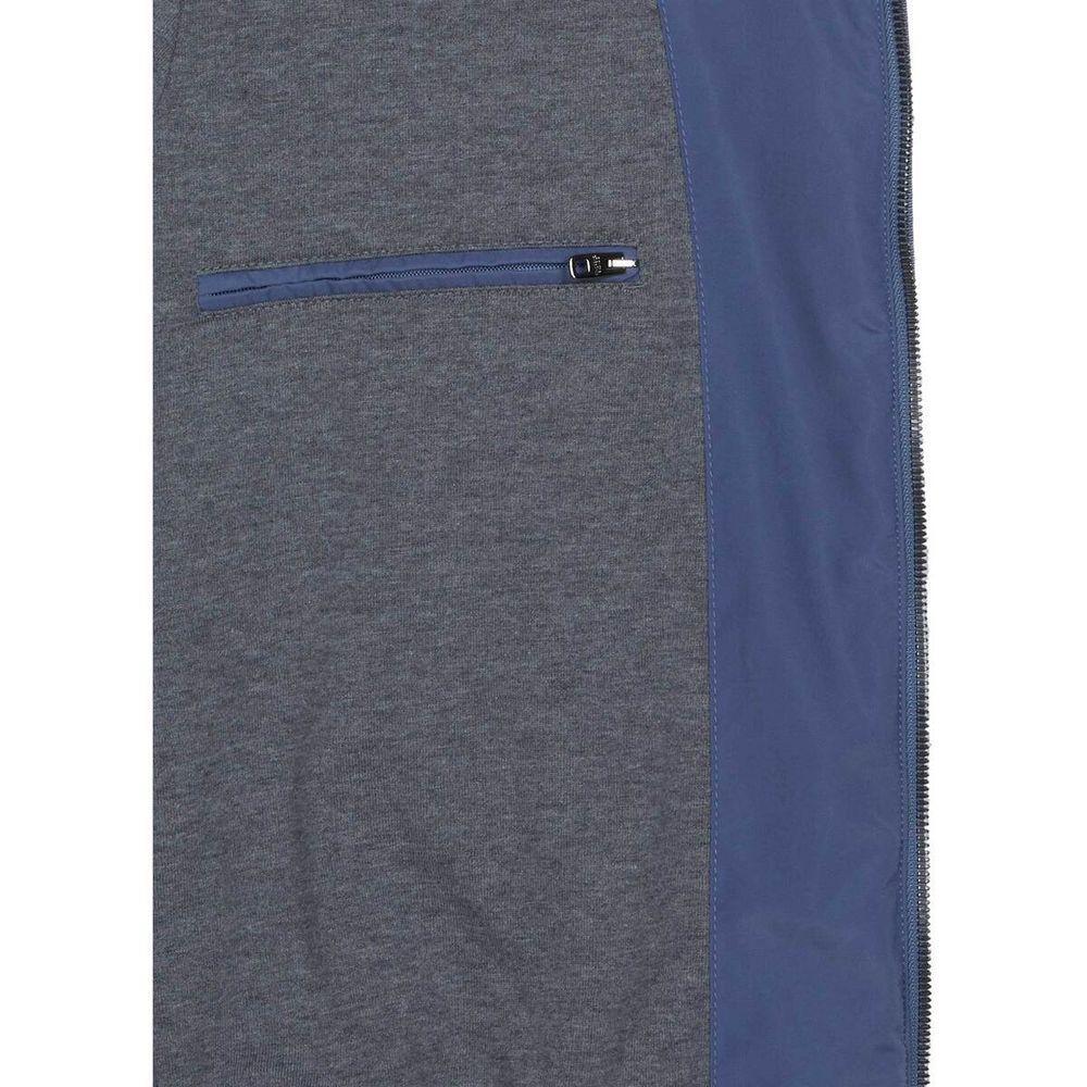 Front view with bag zipped and handles upright.
