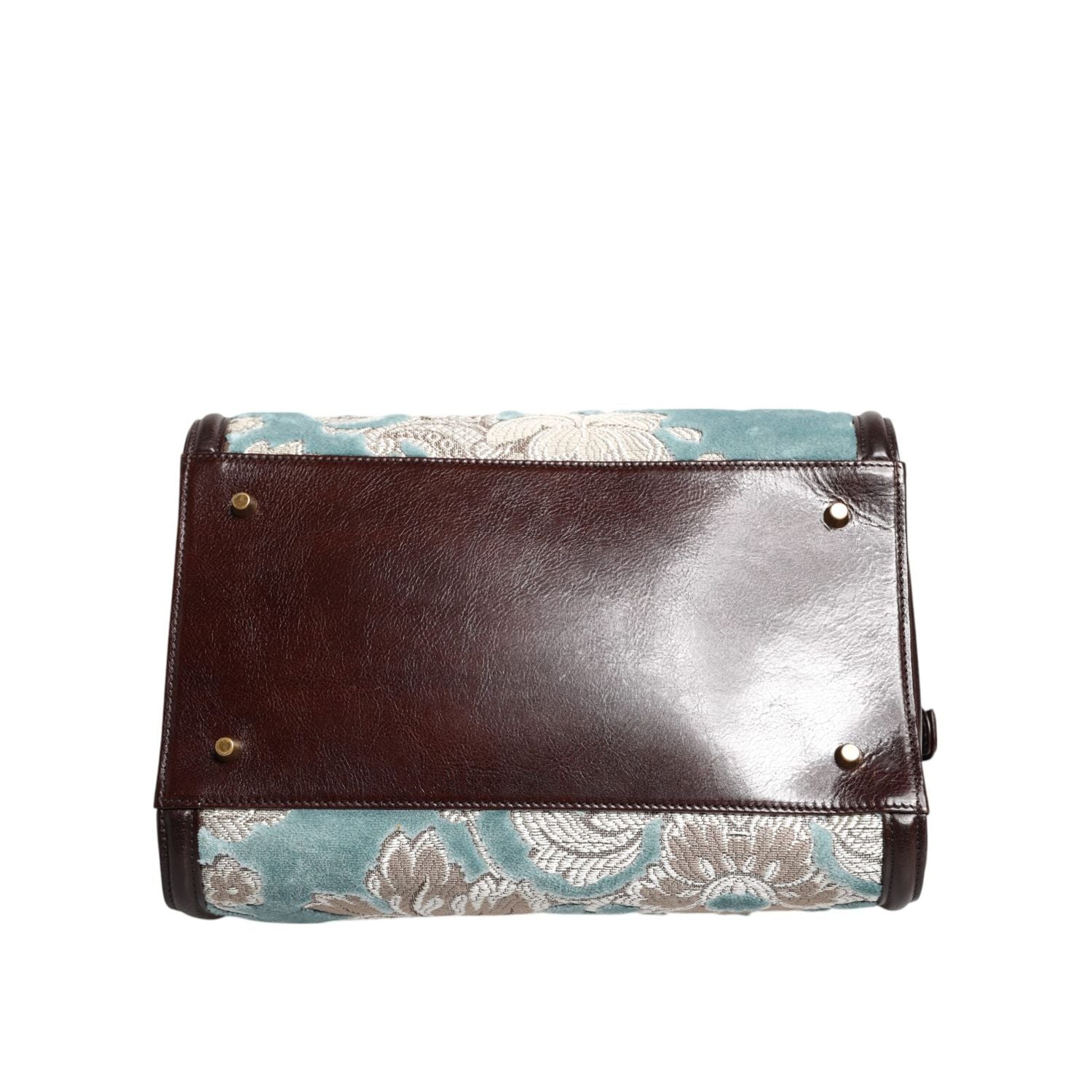 Front view with bag zipped and handles upright.